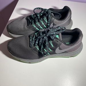 Woman’s nike running shoes